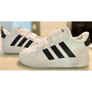 Child’s size 6K adidas three stripe shoes